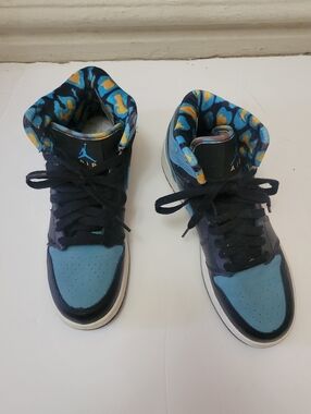 Rare Jordan High-Top Sneakers in Teal & Black with Patterned Lining 6Y